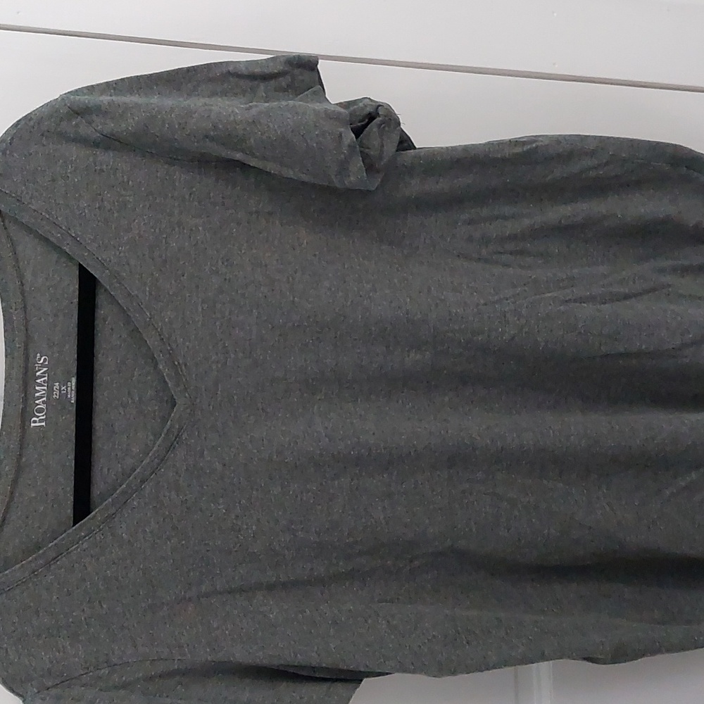 Roaman's V-neck Tee, GUC